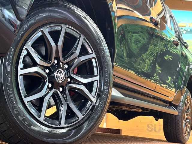 �y����18�C���`�A���~�z�C�[���z�O�ςɃ}�b�`���������A���~�z�C�[���𑕒����Ă���܂��B�e��ЊO�A���~�z�C�[����A�X�^�b�h���X�^�C�����戵�����Ă���܂��B���񂲑��k����������