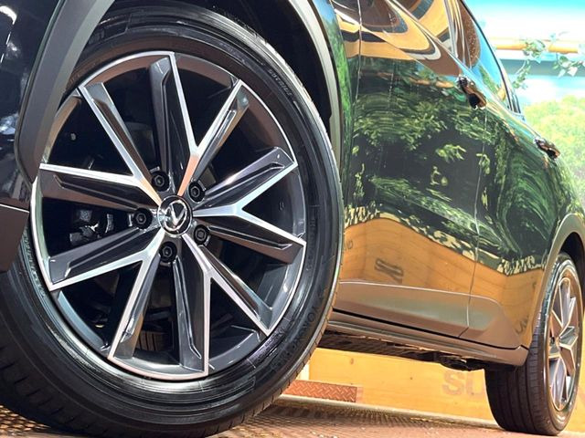 �y����18�C���`�A���~�z�C�[���z�O�ςɃ}�b�`���������A���~�z�C�[���𑕒����Ă���܂��B�e��ЊO�A���~�z�C�[����A�X�^�b�h���X�^�C�����戵�����Ă���܂��B���񂲑��k����������