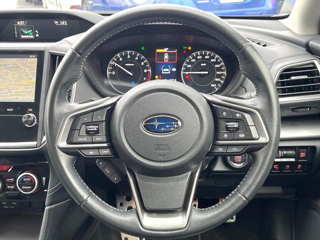 �y�����v�����X�e�A�����O�z�㎿�Ȋv���g�p���邱�ƂŁA��ɂ����������݂ƂĂ��^�]���₷���n���h���ł���