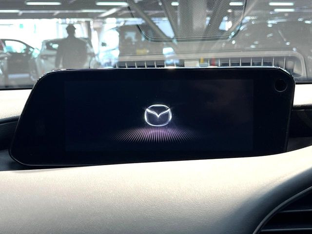 �y�}�c�_�R�l�N�g�z�ԓ��̕��͋C�Ƀ}�b�`������^�̃f�B�X�v���C�B�X�}�z�ڑ��ł̃i�r�g�p��Bluetooth�Đ����A�l�X�ȋ@�\���y���߂܂��B�����I�ȃ_�C�������삪�\�ŁA�g��������ǍD�ł��B