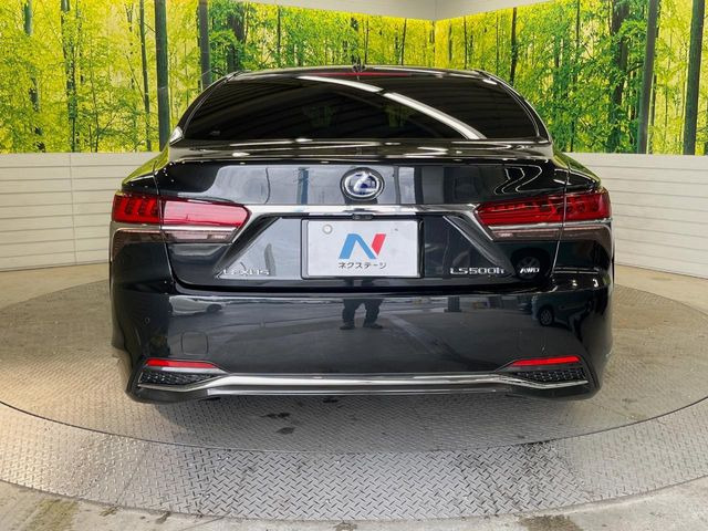 安心の最長10年・走行無制限保証(有償)をご用意。保証内容も充実はもちろん、無料点検&オイル交換や、年中無休の全国・24時間ロードサービスも付帯されておりますのでご安心下さい。