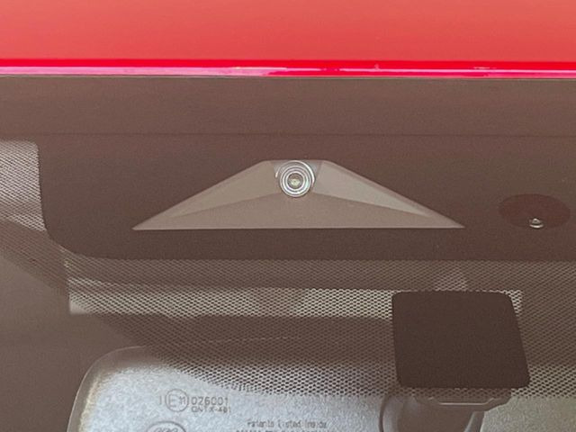 �y�O�He-Assist�z���s���ɑO���̎ԗ�����F�����A�Փ˂������Ȏ��͌x��ƃu���[�L�ŏՓˉ���Ɣ�Q�y�����A�V�X�g�B�����S�Ƀh���C�u�����y���݂��������܂��B