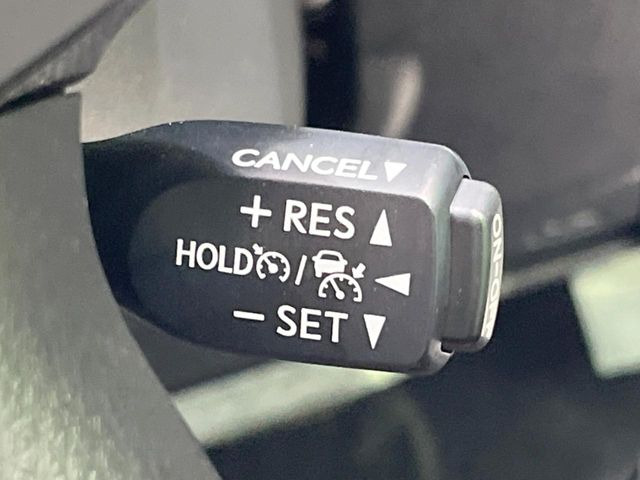 【レーダークルーズコントロール】高速道路での長距離走行が楽に!!自動で速度を保つクルーズコントロールが、衝突軽減システムと連携し、前方の車両を感知して車間を保つように速度調節してくれます!!