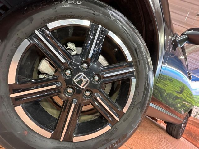 �y����16�C���`�A���~�z�C�[���z�O�ςɃ}�b�`���������A���~�z�C�[���𑕒����Ă���܂��B�e��ЊO�A���~�z�C�[����A�X�^�b�h���X�^�C�����戵�����Ă���܂��B���񂲑��k����������