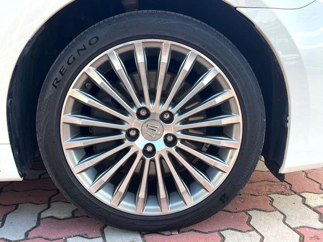 �y�����I�v�V����18�C���`�A���~�z�C�[���z�����I�v�V�����z�C�[���𑕒��B���s���\�̌���ɉ����A�O�ς����X�^�C���b�V���ɂȂ��Ă��܂��B