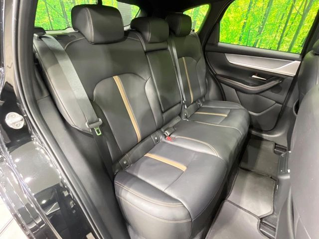 後部座席も気になるようなキズ・汚れやへたり等、大きなダメージはなく、良好な状態です。