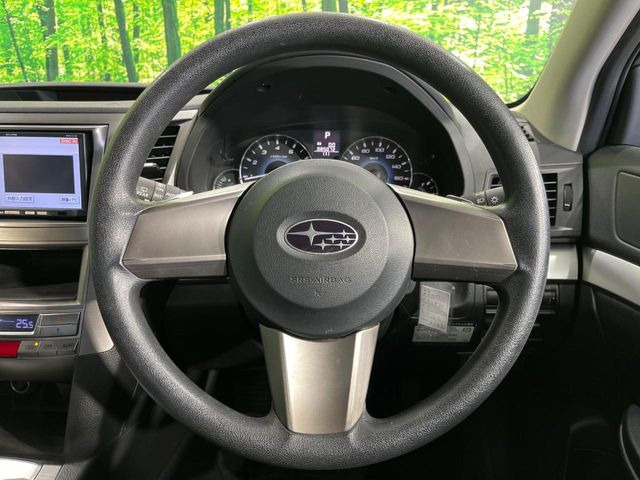 ステアリングも使用感が少なく、きれいな状態となっております♪