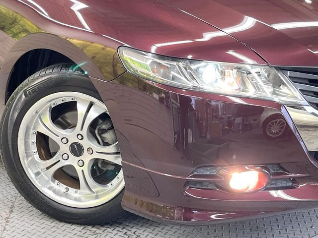 【HIDヘッドライト】非常に明るく前方を照らしてくれるので、悪天候や夜間の走行時も視界良好で安心してお乗りいただけます。