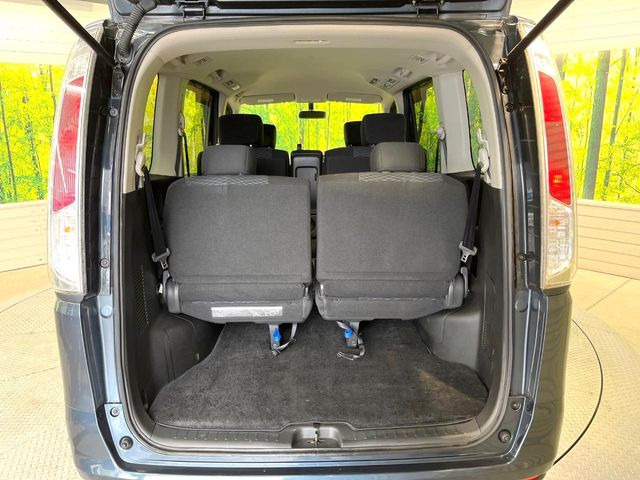 ���i�̂���������ʋ΁A���}���ɏ\���ȉ׎��X�y�[�X���m�ۂ��Ă���܂��B�Z�J���h�V�[�g��|���ƁA�傫�ȉו��̐ύڂ��\�ł���