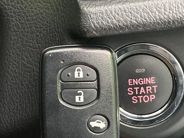 �y�A�N�Z�X�L�[&�v�b�V���X�^�[�g�z�J�o����|�P�b�g�ɓ��ꂽ�܂܂ł��h�A�̎{���E�������\�ȃX�}�[�g�L�[�𑕔��B�G���W���̃I���E�I�t�����J�M�����o���K�v�������A�{�^�����v�b�V�����邾����OK��