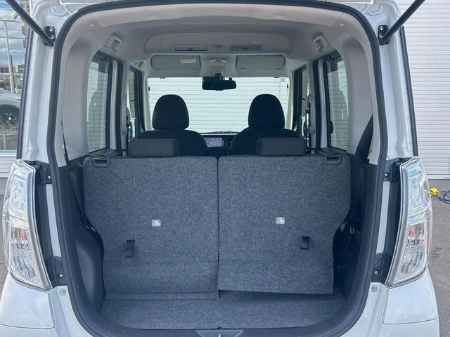 ���i�̂���������ʋ΁A���}���ɏ\���ȉ׎��X�y�[�X���m�ۂ��Ă���܂��B�Z�J���h�V�[�g��|���ƁA�傫�ȉו��̐ύڂ��\�ł���