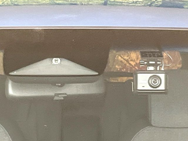 �y�z���_�Z���V���O�z���s���ɑO���̎ԗ�����F�����A�Փ˂������Ȏ��͌x��ƃu���[�L�ŏՓˉ���Ɣ�Q�y�����A�V�X�g�B�����S�Ƀh���C�u�����y���݂��������܂��B