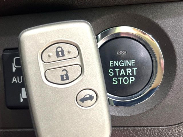 �y�X�}�[�g�L�[�z�J�o����|�P�b�g�ɓ��ꂽ�܂܂ł��h�A�̎{���E�������\�ȃX�}�[�g�L�[�𑕔��B�G���W���̃I���E�I�t�����J�M�����o���K�v����������Ƃ��Ă��֗��ł���