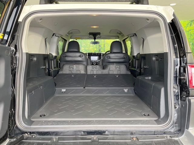 ���i�̂���������ʋ΁A���}���ɏ\���ȉ׎��X�y�[�X���m�ۂ��Ă���܂��B�Z�J���h�V�[�g��|���ƁA�傫�ȉו��̐ύڂ��\�ł���