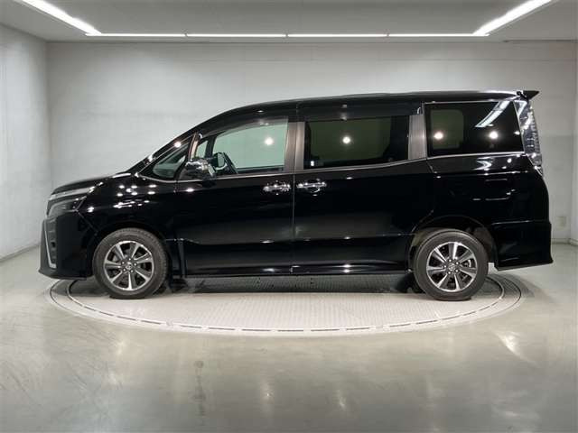 ヴォクシー2.0 ZS 煌III 4WD