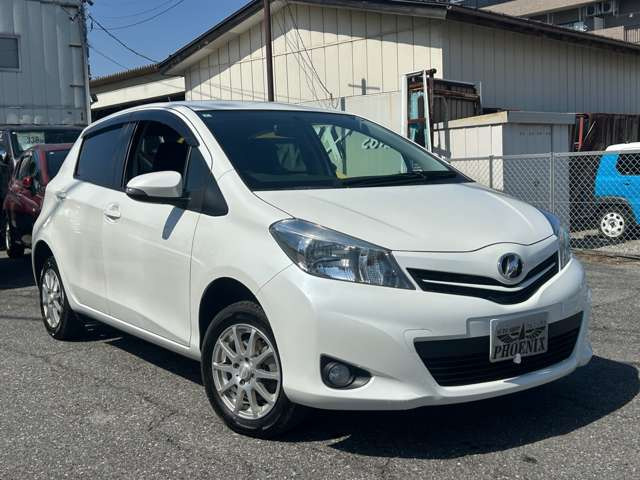 ヴィッツ1.3 F シエル 4WD