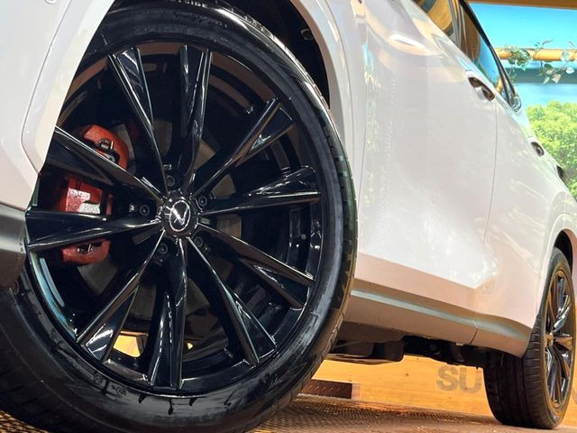 �y����20�C���`�A���~�z�C�[���z�O�ςɃ}�b�`���������A���~�z�C�[���𑕒����Ă���܂��B�e��ЊO�A���~�z�C�[����A�X�^�b�h���X�^�C�����戵�����Ă���܂��B���񂲑��k����������