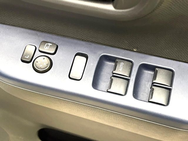 �y�d���i�[�~���[�z�T�C�h�~���[�͓d���i�[���ƂȂ��Ă���A�������ԏ�ł��L�Y�������X�N��}�����܂��B