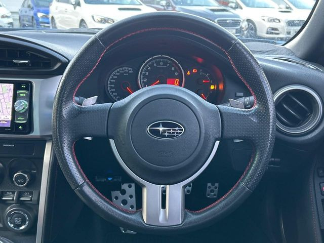 �y�����v�����X�e�A�����O�z�㎿�Ȋv���g�p���邱�ƂŁA��ɂ����������݂ƂĂ��^�]���₷���n���h���ł���