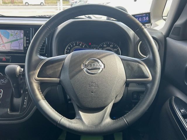 �y�����v�����X�e�A�����O�z�㎿�Ȋv���g�p���邱�ƂŁA��ɂ����������݂ƂĂ��^�]���₷���n���h���ł���