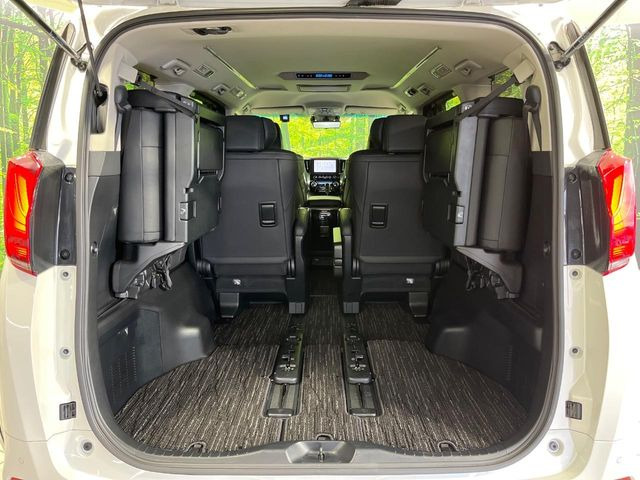 ���i�̂���������ʋ΁A���}���ɏ\���ȉ׎��X�y�[�X���m�ۂ��Ă���܂��B�Z�J���h�V�[�g��|���ƁA�傫�ȉו��̐ύڂ��\�ł���