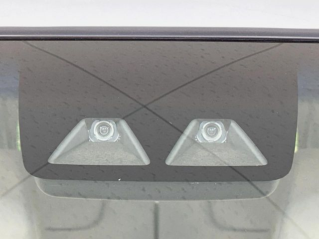 �y�X�}�[�g�A�V�X�g�z���s���ɑO���̎ԗ�����F�����A�Փ˂������Ȏ��͌x��ƃu���[�L�ŏՓˉ���Ɣ�Q�y�����A�V�X�g�B�����S�Ƀh���C�u�����y���݂��������܂��B