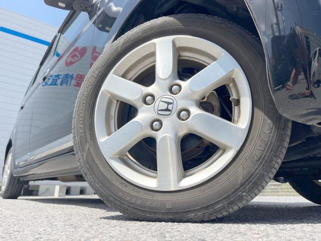 �y�����A���~�z�C�[���z�O�ςɃ}�b�`���������A���~�z�C�[���𑕒����Ă���܂��B�e��ЊO�A���~�z�C�[����A�X�^�b�h���X�^�C�����戵�����Ă���܂��B���񂲑��k����������