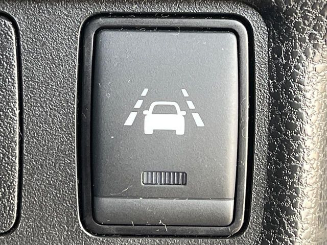 �y�C���e���W�F���gLI�z���s���̎Ԑ�����͂ݏo�������Ȏ��A�x�����Ƌ��ɃX�e�A�����O�ƃu���[�L�𐧌䂵�A�Ԑ����𑖍s����l�ɃA�V�X�g�B�����S�ȉ^�]���T�|�[�g���Ă���܂�!