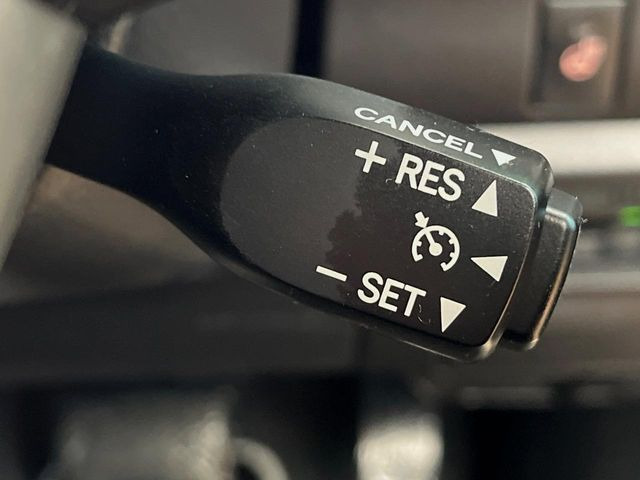 �y�N���[�Y�R���g���[���z�������H�����N���N���s�B�A�N�Z���𗣂��Ă���葬�x�ő��s���ł��A�������^�]���̕��S���y��!�����E�������ȒP�ȃX�C�b�`����Œ����ł��܂��B