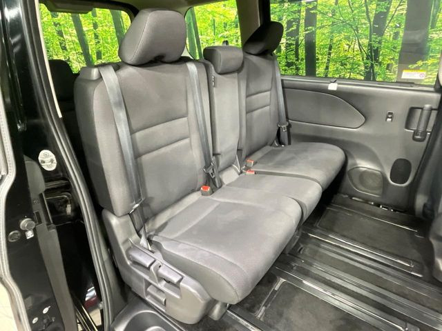 �Z�J���h�V�[�g�͒������������ƂȂ��Ă���A�X���C�h����ΒʘH�X�y�[�X���o��!�O��̈ړ����Ƃ��Ă��ȒP�ł���������A8����Ԏ������K�ȍ���S�n�̃V�[�g�ƂȂ��Ă��܂���