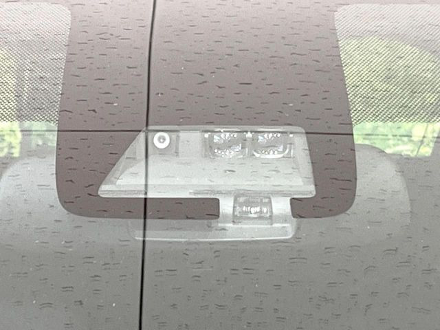 �y�g���^�Z�[�t�e�B�Z���X�z���s���ɑO���̎ԗ�����F�����A�Փ˂������Ȏ��͌x��ƃu���[�L�ŏՓˉ���Ɣ�Q�y�����A�V�X�g�B�����S�Ƀh���C�u�����y���݂��������܂��B