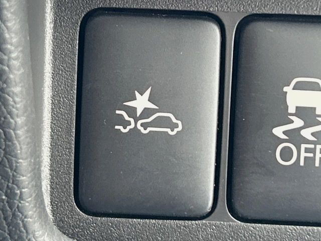 �y�G�}�[�W�F���V�[�u���[�L�z���s���ɑO���̎ԗ�����F�����A�Փ˂������Ȏ��͌x��ƃu���[�L�ŏՓˉ���Ɣ�Q�y�����A�V�X�g�B�����S�Ƀh���C�u�����y���݂��������܂��B