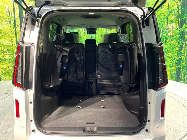 ���i�̂���������ʋ΁A���}���ɏ\���ȉ׎��X�y�[�X���m�ۂ��Ă���܂��B�Z�J���h�V�[�g��|���ƁA�傫�ȉו��̐ύڂ��\�ł���