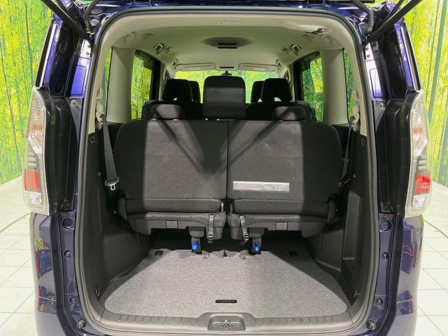 ���i�̂���������ʋ΁A���}���ɏ\���ȉ׎��X�y�[�X���m�ۂ��Ă���܂��B�Z�J���h�V�[�g��|���ƁA�傫�ȉו��̐ύڂ��\�ł���