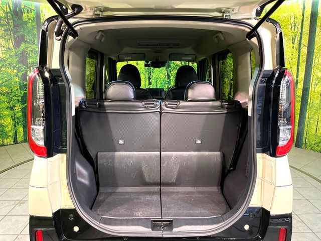 ���i�̂���������ʋ΁A���}���ɏ\���ȉ׎��X�y�[�X���m�ۂ��Ă���܂��B�Z�J���h�V�[�g��|���ƁA�傫�ȉו��̐ύڂ��\�ł���