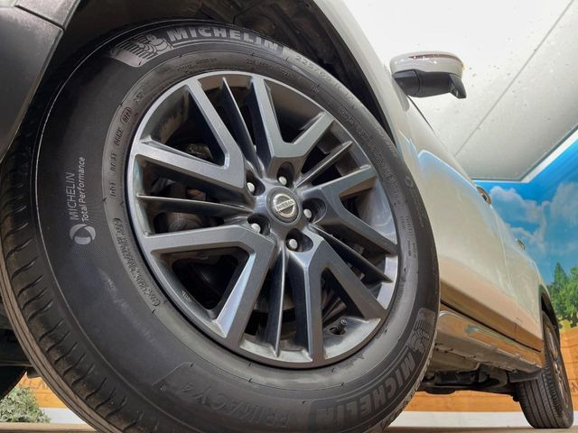 �y����17�C���`�A���~�z�C�[���z�O�ςɃ}�b�`���������A���~�z�C�[���𑕒����Ă���܂��B�e��ЊO�A���~�z�C�[����A�X�^�b�h���X�^�C�����戵�����Ă���܂��B���񂲑��k����������