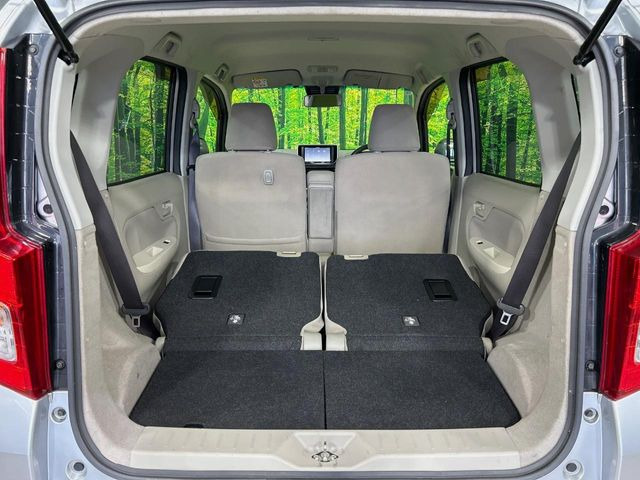 ���i�̂���������ʋ΁A���}���ɏ\���ȉ׎��X�y�[�X���m�ۂ��Ă���܂��B�Z�J���h�V�[�g��|���ƁA�傫�ȉו��̐ύڂ��\�ł���