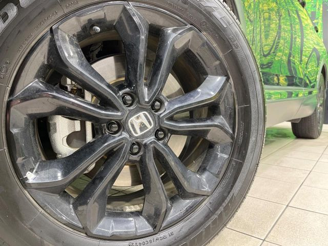 【純正アルミホイール】外観にマッチした純正アルミホイールを装着しております。各種社外アルミホイールや、スタッドレスタイヤも取扱いしております。是非ご相談ください♪