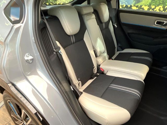 ���i���ȃI���W�i���t���A�}�b�g���I�v�V�����ɂĂ��p�ӂ��Ă���܂��B���D���ȃf�U�C����J���[�����Ԃɍ��킹�đI��ł����������Ƃ��ł��܂���