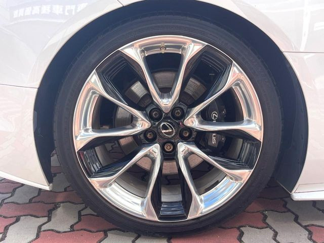 �y����21�C���`�A���~�z�C�[���z�O�ςɃ}�b�`���������A���~�z�C�[���𑕒����Ă���܂��B�e��ЊO�A���~�z�C�[����A�X�^�b�h���X�^�C�����戵�����Ă���܂��B���񂲑��k����������