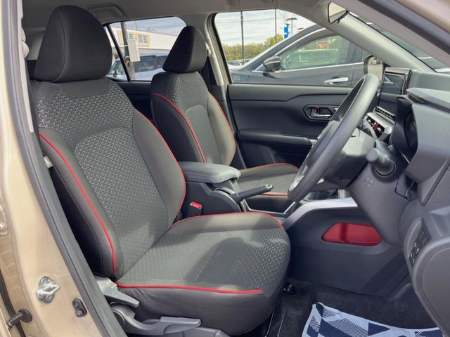 運転席シート廻りは使用感も少なく、良好な状態となっています。前オーナー様が丁寧に使っていたことがよくわかりますね。