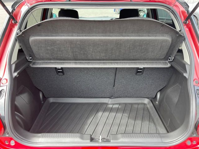 ���i�̂���������ʋ΁A���}���ɏ\���ȉ׎��X�y�[�X���m�ۂ��Ă���܂��B