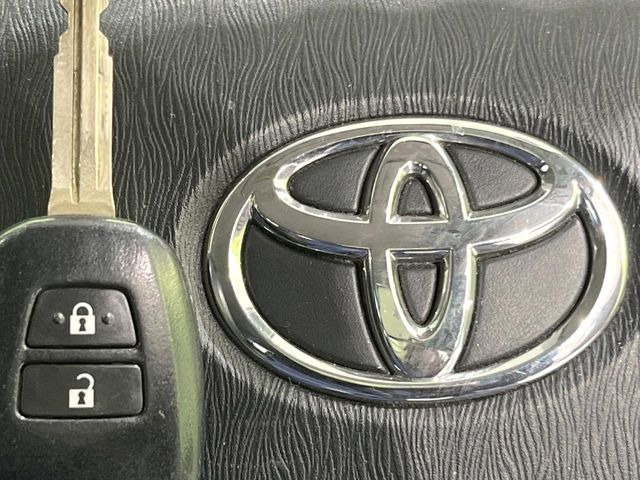 【キーレス】少し離れた場所からでもボタン一つでドアの開錠・施錠ができるのでとっても便利!ドアの鍵穴周りに傷をつけることもありません♪