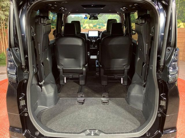 ���i�̂���������ʋ΁A���}���ɏ\���ȉ׎��X�y�[�X���m�ۂ��Ă���܂��B�Z�J���h�V�[�g��|���ƁA�傫�ȉו��̐ύڂ��\�ł���