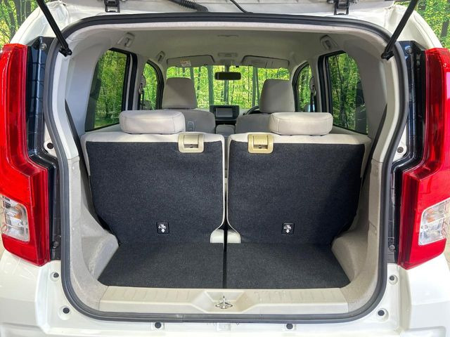 ���i�̂���������ʋ΁A���}���ɏ\���ȉ׎��X�y�[�X���m�ۂ��Ă���܂��B�Z�J���h�V�[�g��|���ƁA�傫�ȉו��̐ύڂ��\�ł���