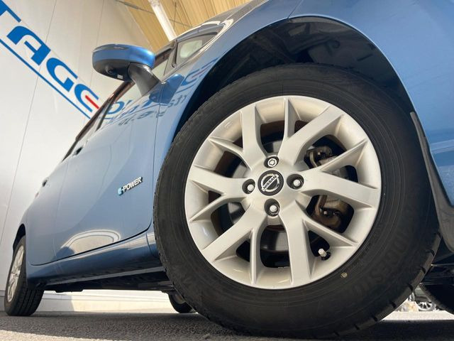 �y����15�C���`�A���~�z�C�[���z�O�ςɃ}�b�`���������A���~�z�C�[���𑕒����Ă���܂��B�e��ЊO�A���~�z�C�[����A�X�^�b�h���X�^�C�����戵�����Ă���܂��B���񂲑��k����������