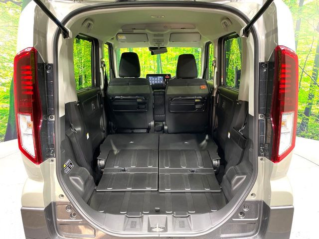 ���i�̂���������ʋ΁A���}���ɏ\���ȉ׎��X�y�[�X���m�ۂ��Ă���܂��B�Z�J���h�V�[�g��|���ƁA�傫�ȉו��̐ύڂ��\�ł���