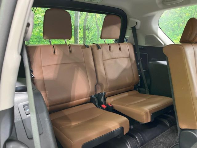 3列目シートはもちろん状態良好☆大人でもゆったりと座って頂けますので、大人数でのお出かけもラクラクです♪ご家族で、気の知れた仲間で、ドライブに行くのが楽しみですね♪