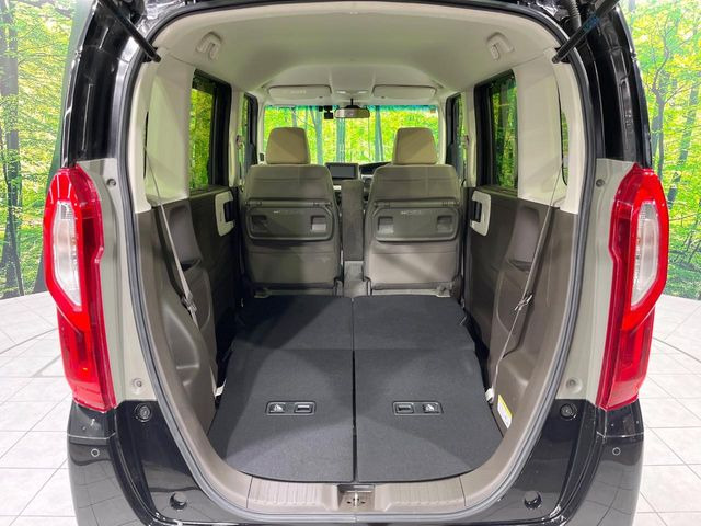 後席を格納すると、これだけの広さが!シーンに合わせたシートアレンジで、大きな荷物も積むことが出来ます♪