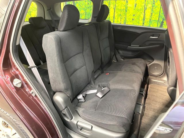 後部座席も気になるようなキズ・汚れやへたり等、大きなダメージはなく、良好な状態です。
